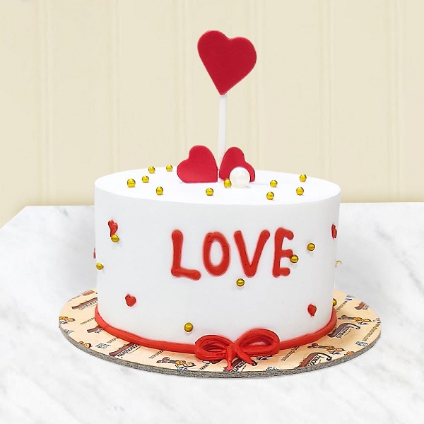 Romantic Birthday Cake for Husband - Chocolate | Piñata | Designer Cake |  Birthday cake for husband, Cake for husband, Romantic bday cake for husband