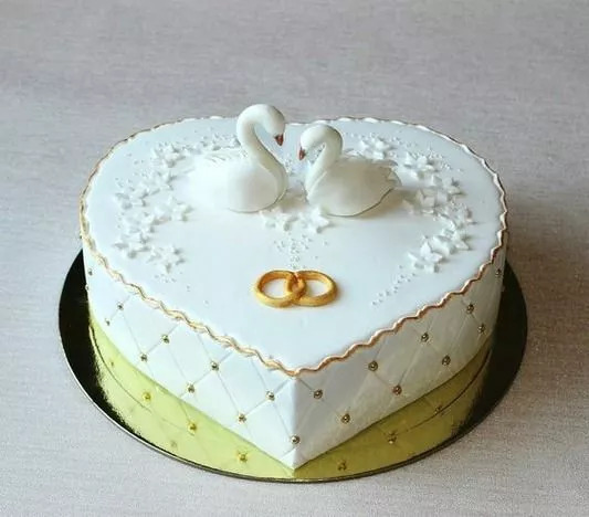 Simple and elegant drip cake for a ring ceremony. . . #pumpkinbakes_blr  #customcakesbangalore #bangloreeventplanner #banglorecakeartist… | Instagram