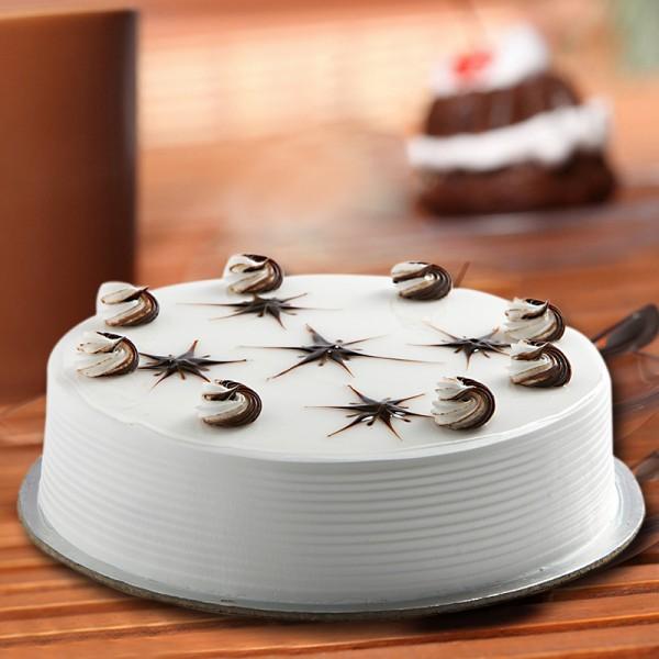 Delicious Vanilla Birthday Cake