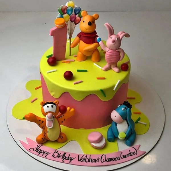 Winni The Pooh Themed Cake